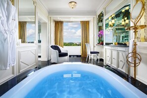 Royal Suite | Bathroom | Eco-friendly toiletries, hair dryer, bathrobes, bidet