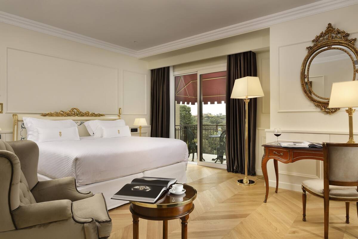 Prestige View Room | Seprai premium, selimut bulu angsa, dan tempat tidur Tempur-Pendic