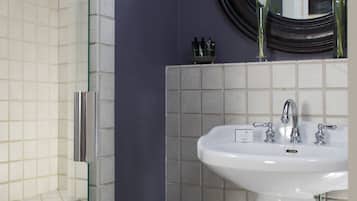 Classic Room, Multiple Beds (Yorktown) | Bathroom | Shower, hydromassage showerhead, designer toiletries, hair dryer