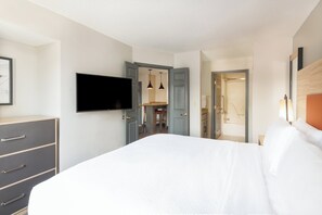 Bàn, khu vực làm việc phù hợp cho laptop, màn/rèm cản sáng 