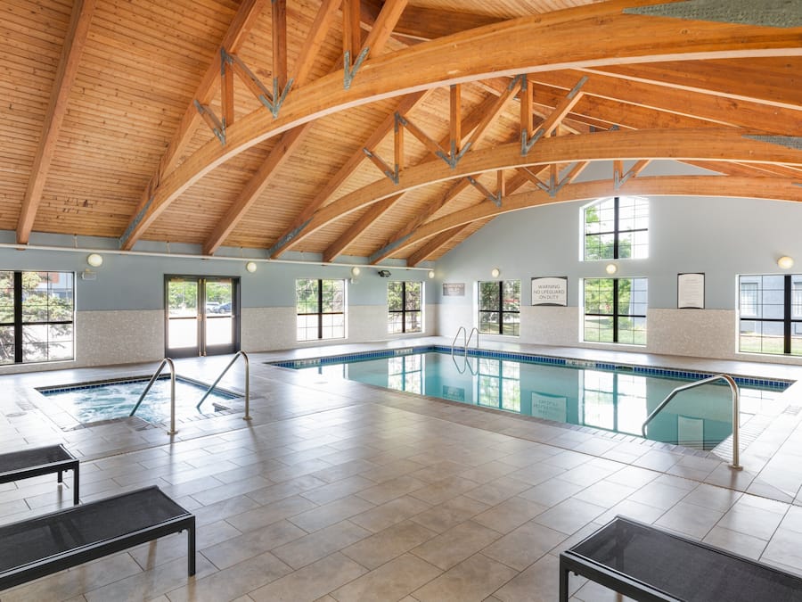 Indoor pool, sun loungers