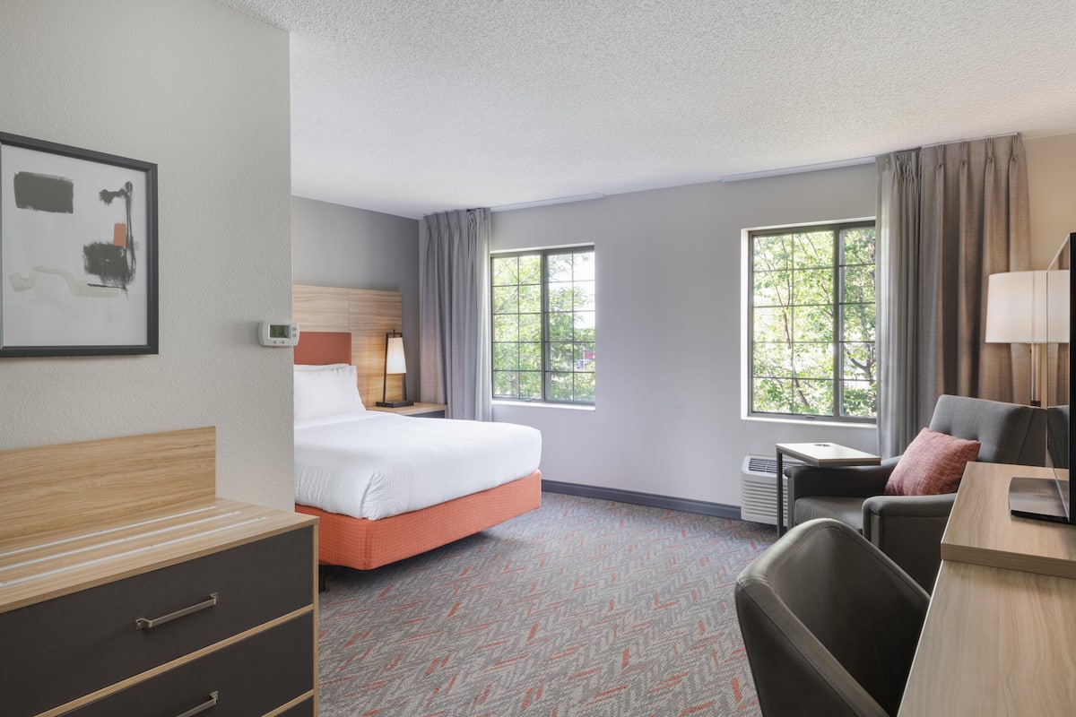 Studio Suite | 1 bedroom, desk, laptop workspace, blackout drapes