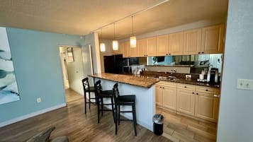 Suite, 1 King Bed | Private kitchenette | Fridge, microwave, coffee/tea maker