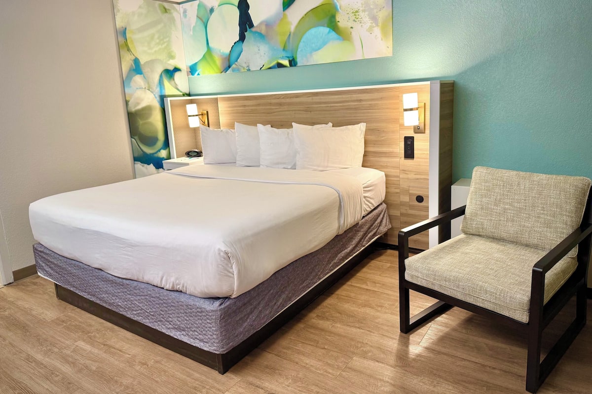 Room, 1 Katil Raja (King), Non Smoking | Peralatan tempat tidur premium, tilam berlapik, meja