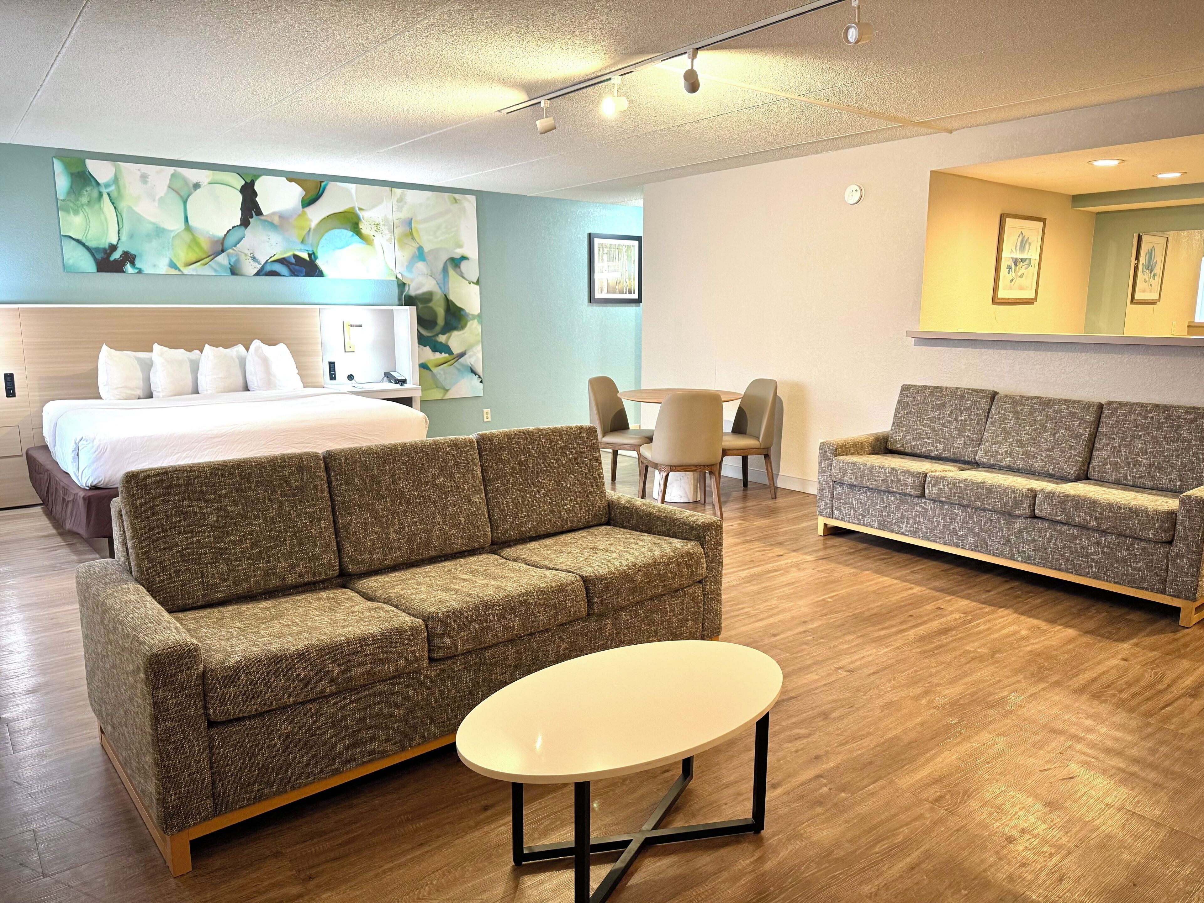 Suite, 1 King Bed with Sofa bed | Premium bedding, pillowtop beds, desk, blackout drapes