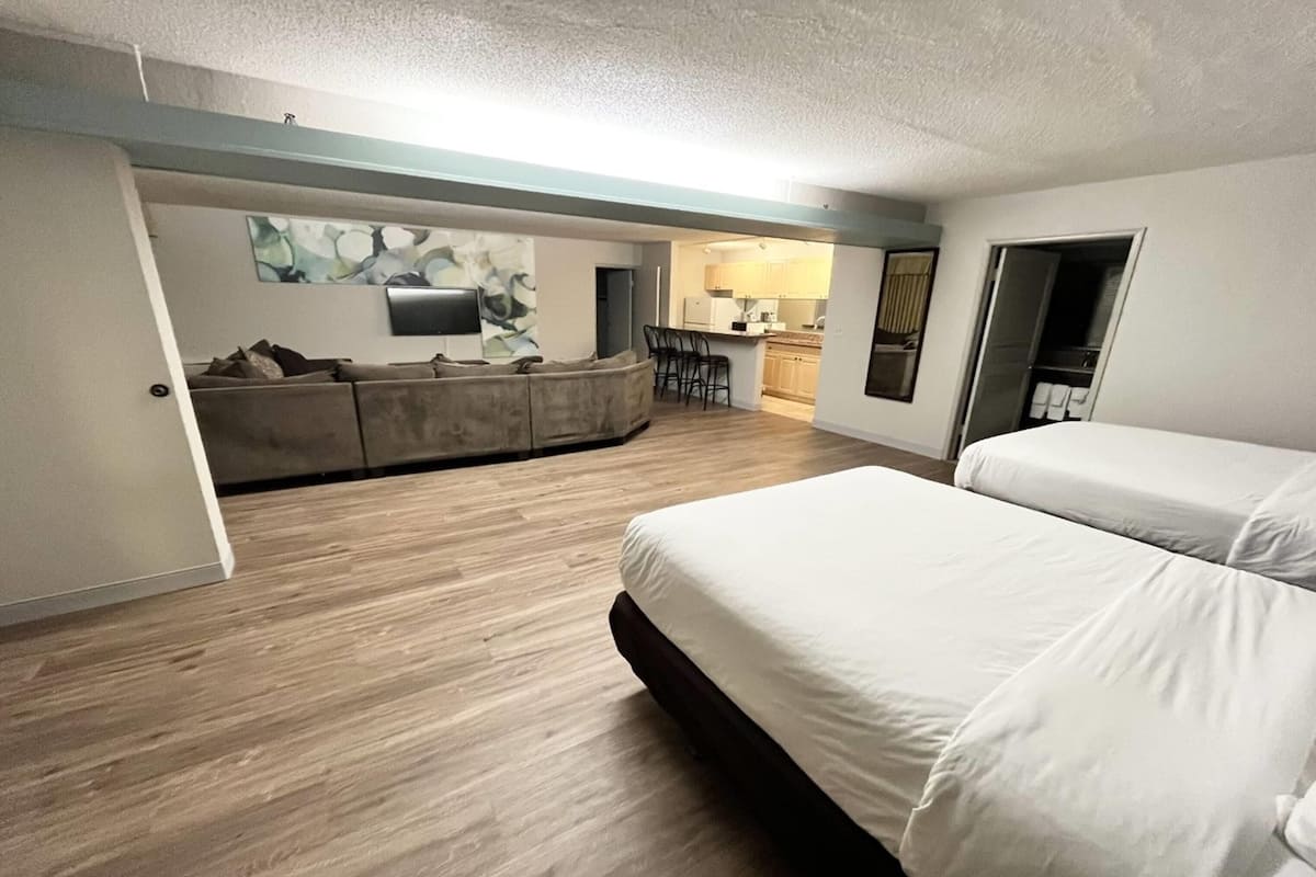 Suite, Nichtraucher (1 King and 2 Double Beds)