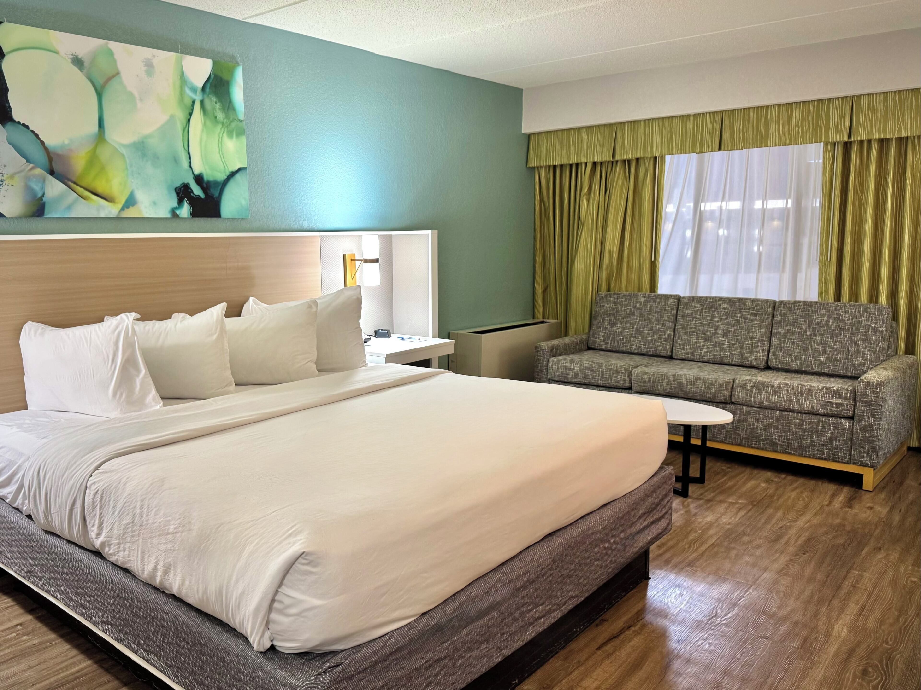 Room, 1 King Bed with Sofa bed, Non Smoking, Tower | Premium bedding, pillowtop beds, desk, blackout drapes