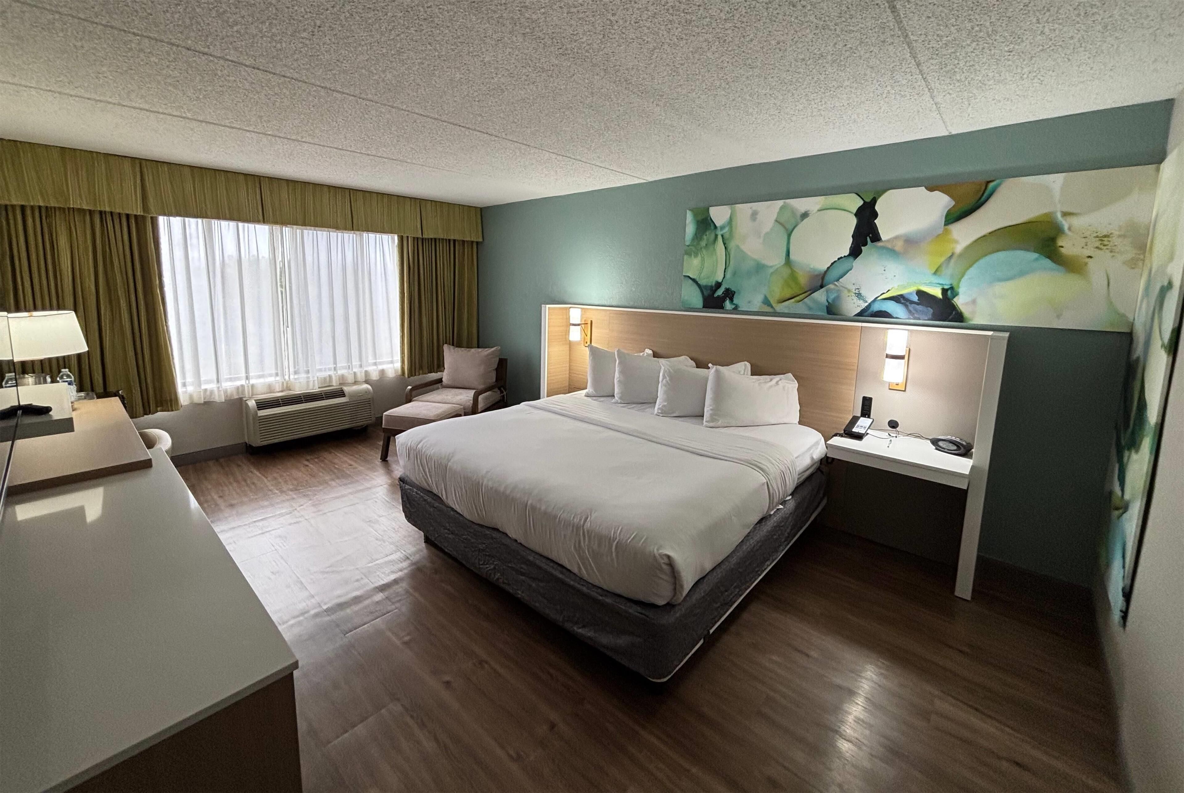 Room, 1 King Bed, Non Smoking, Tower | Premium bedding, pillowtop beds, desk, blackout drapes