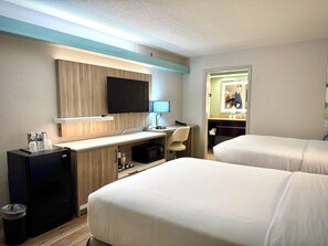 Premium bedding, pillow-top beds, desk, blackout curtains - Wyndham Garden Ann Arbor (Ann Arbor)