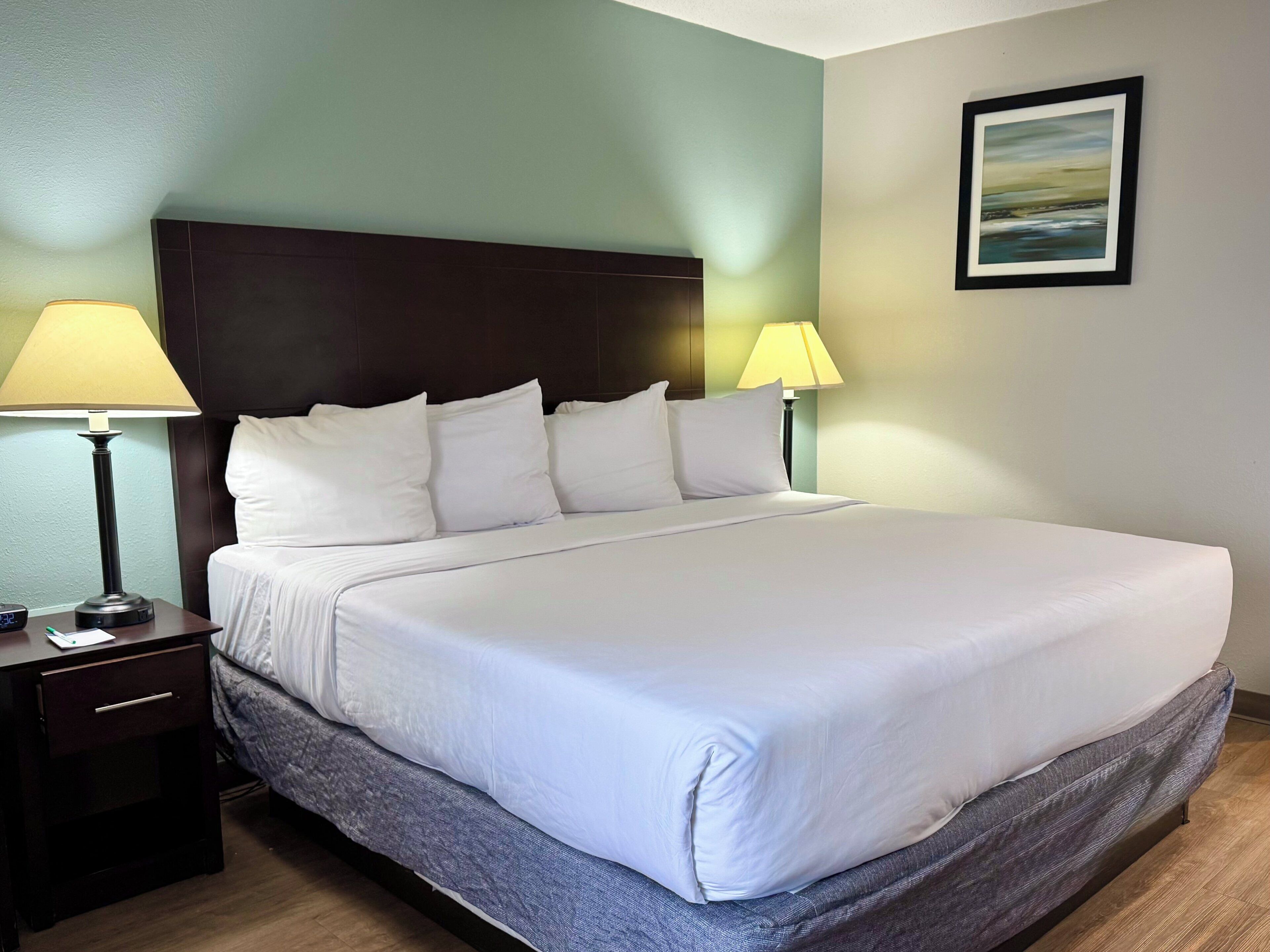 Room, 1 King Bed (Outer Corridor) | Premium bedding, pillowtop beds, desk, blackout drapes