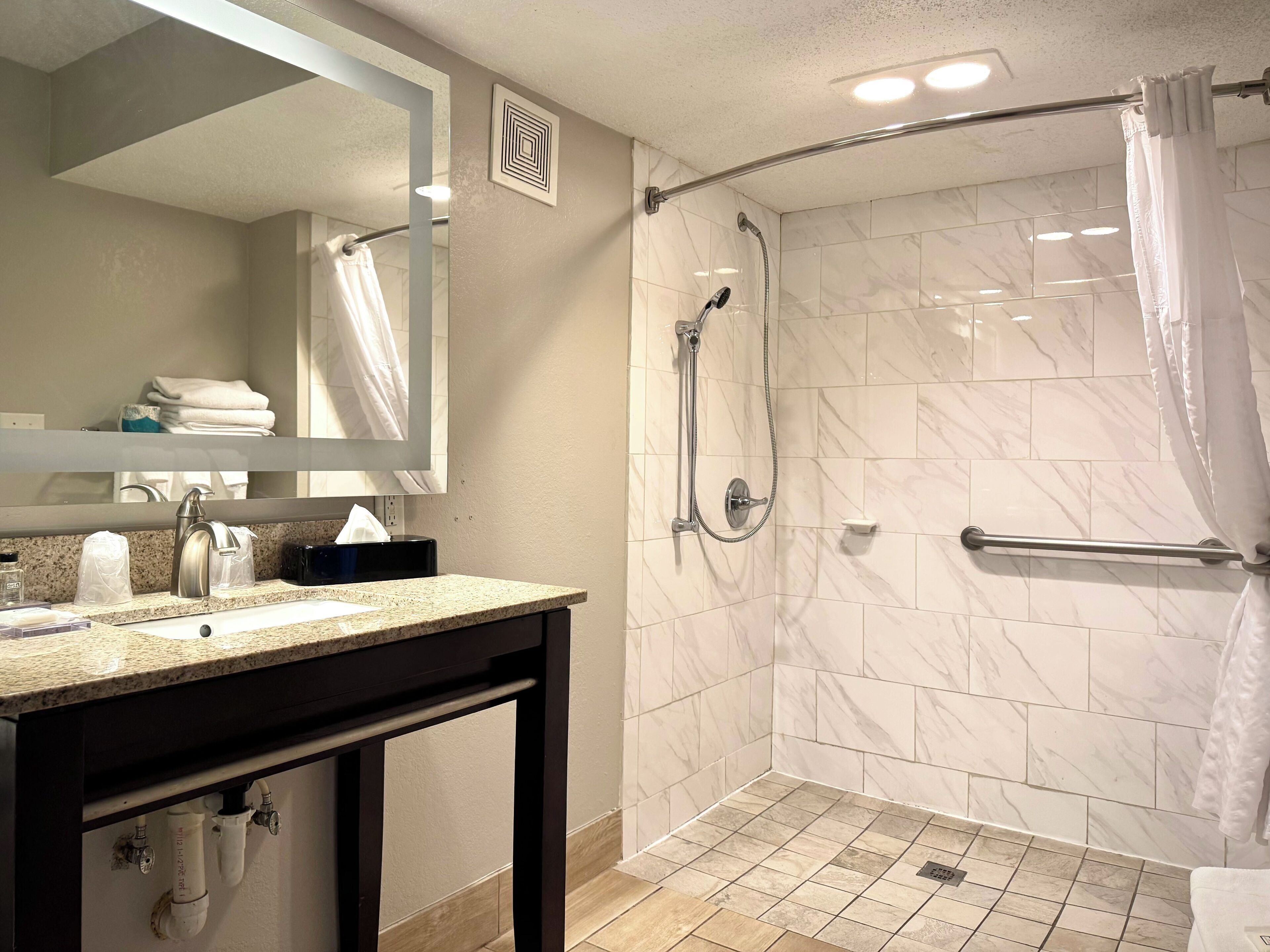 Room, 1 King Bed, Accessible, Non Smoking | Bathroom | Free toiletries, hair dryer, towels, soap