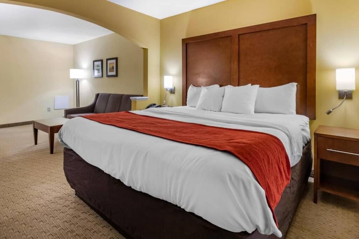 Desk, iron/ironing board, free WiFi, bed sheets