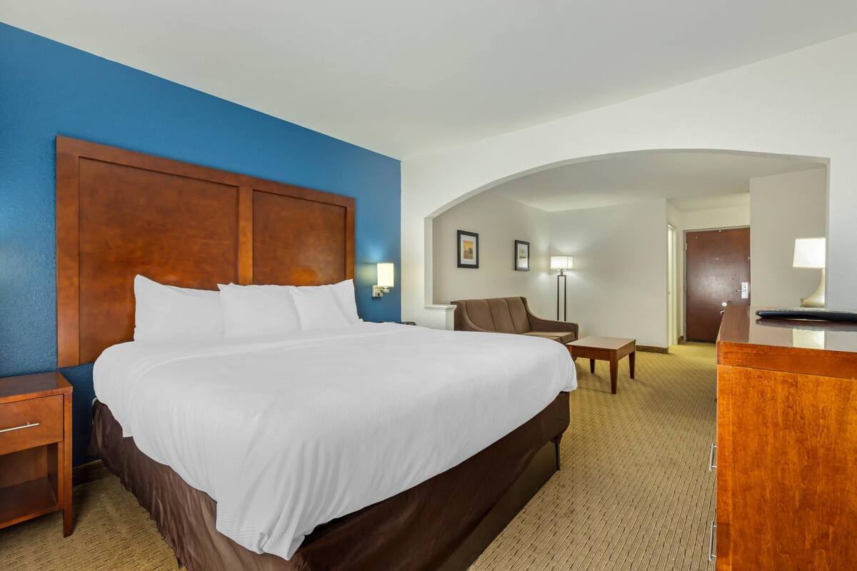 Desk, iron/ironing board, free WiFi, bed sheets