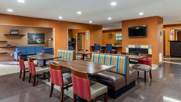 Free daily buffet breakfast