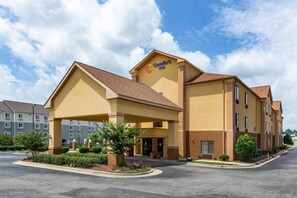 A Comfort Inn hotel with a covered entrance, multiple floors, and a parking lot.