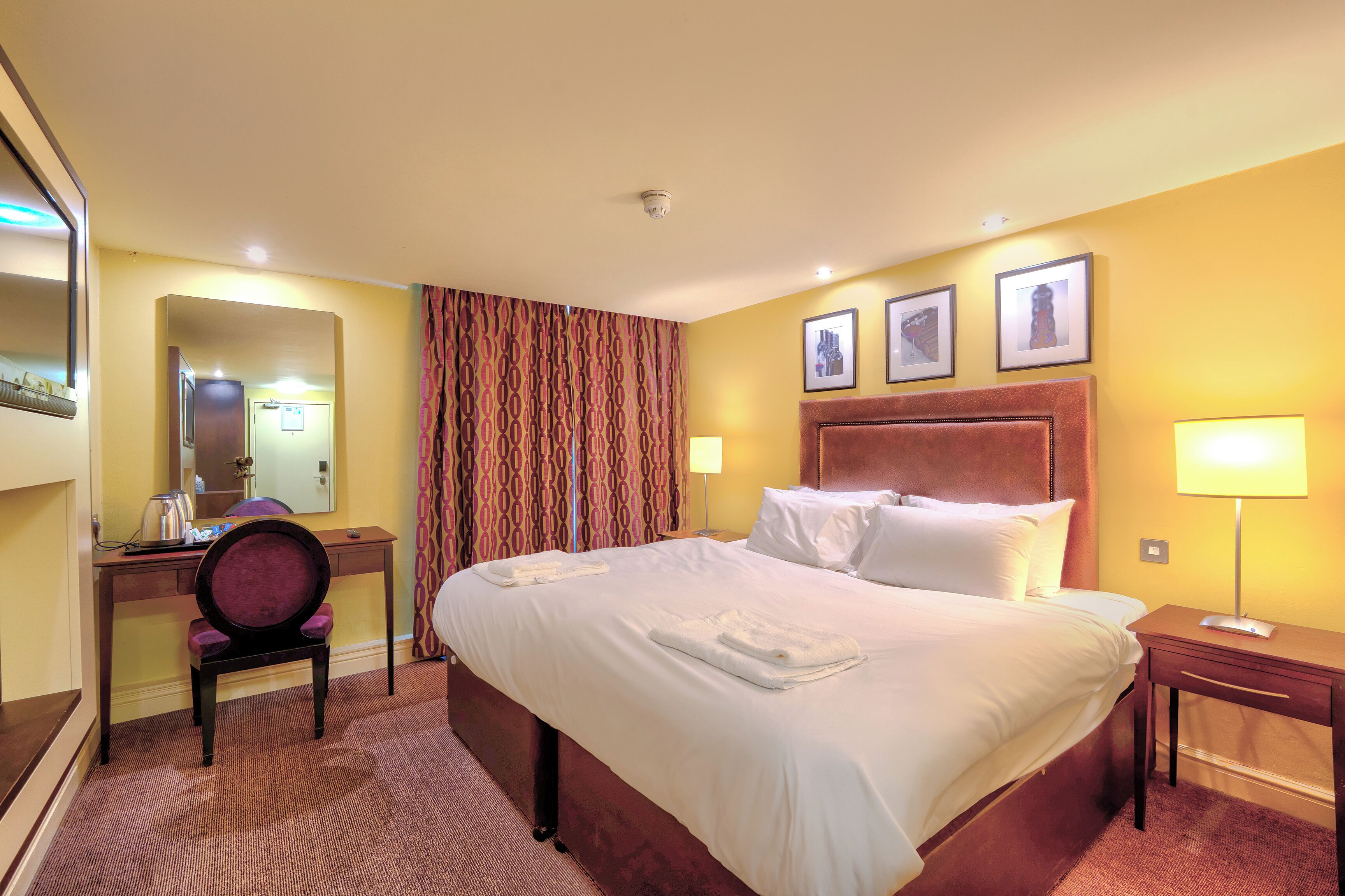 Standard Double Room | Desk, blackout drapes, iron/ironing board, free WiFi