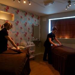 Sauna, soins corporels, massages aux pierres chaudes