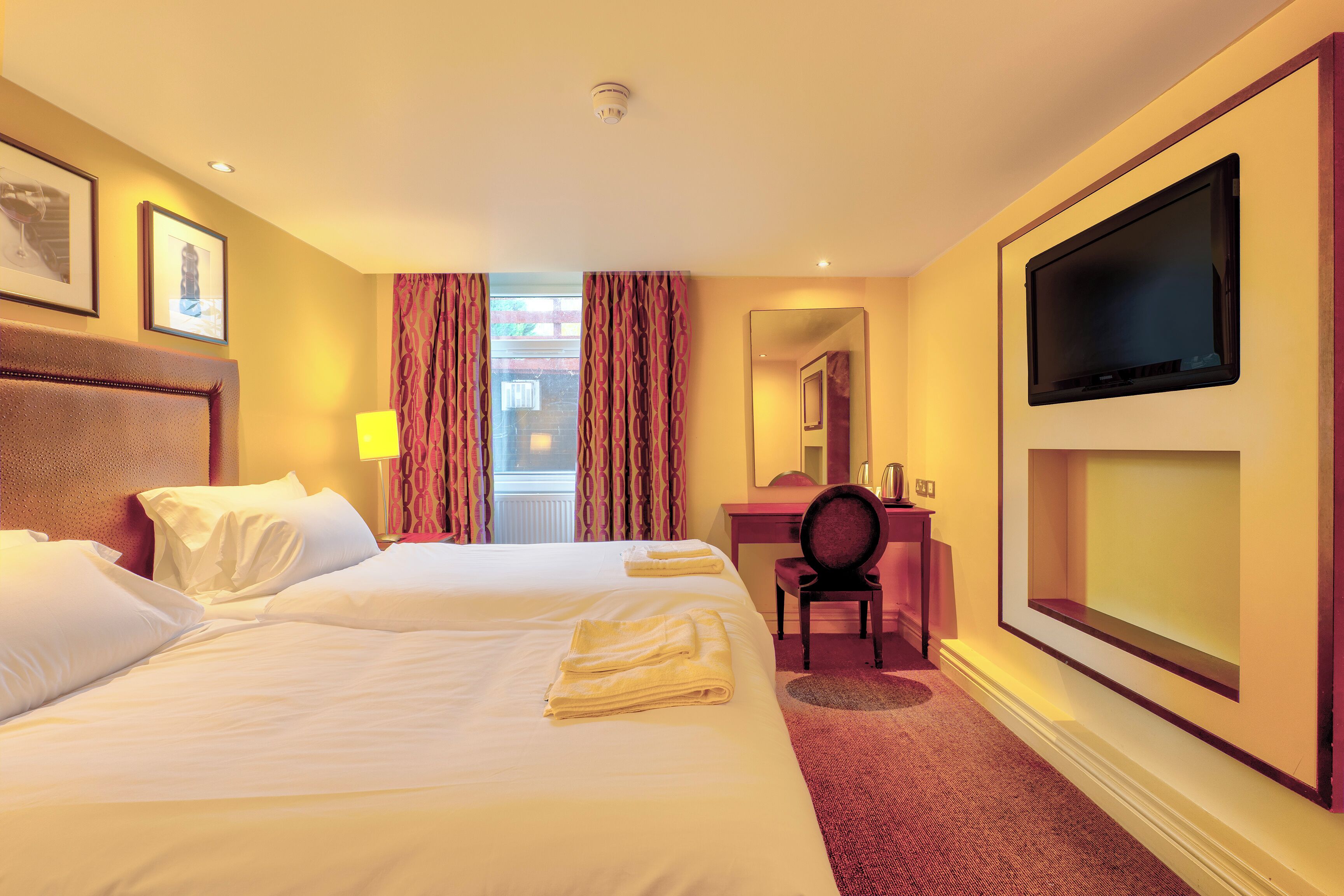 Standard Twin Room | Desk, blackout drapes, iron/ironing board, free WiFi