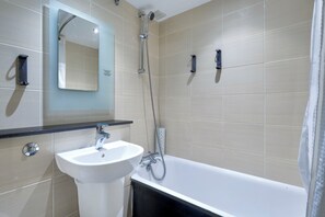 Bathroom - Manchester Airport Stanley Hotel by Belvilla (Wilmslow)