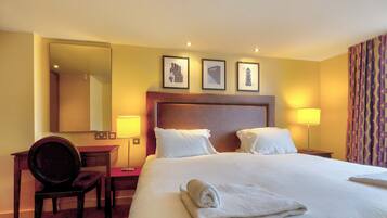 Deluxe Double Room | Desk, blackout drapes, iron/ironing board, free WiFi