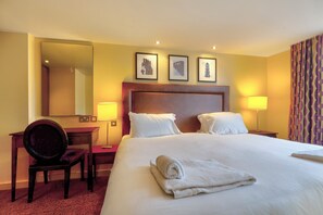 Deluxe Double Room | Desk, blackout drapes, iron/ironing board, free WiFi