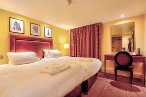 Standard Twin Room | Desk, blackout drapes, iron/ironing board, free WiFi