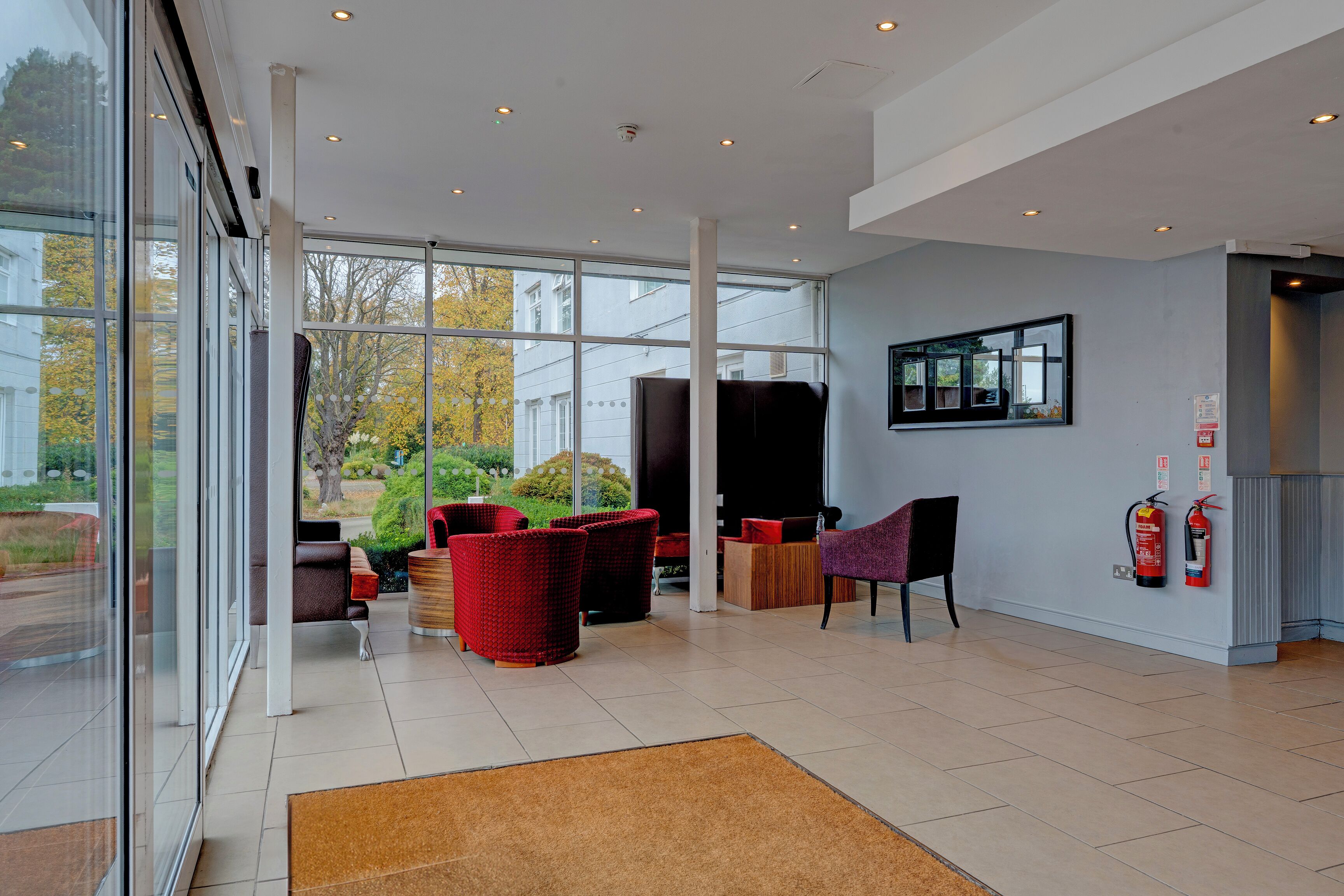 Coin salon dans le hall