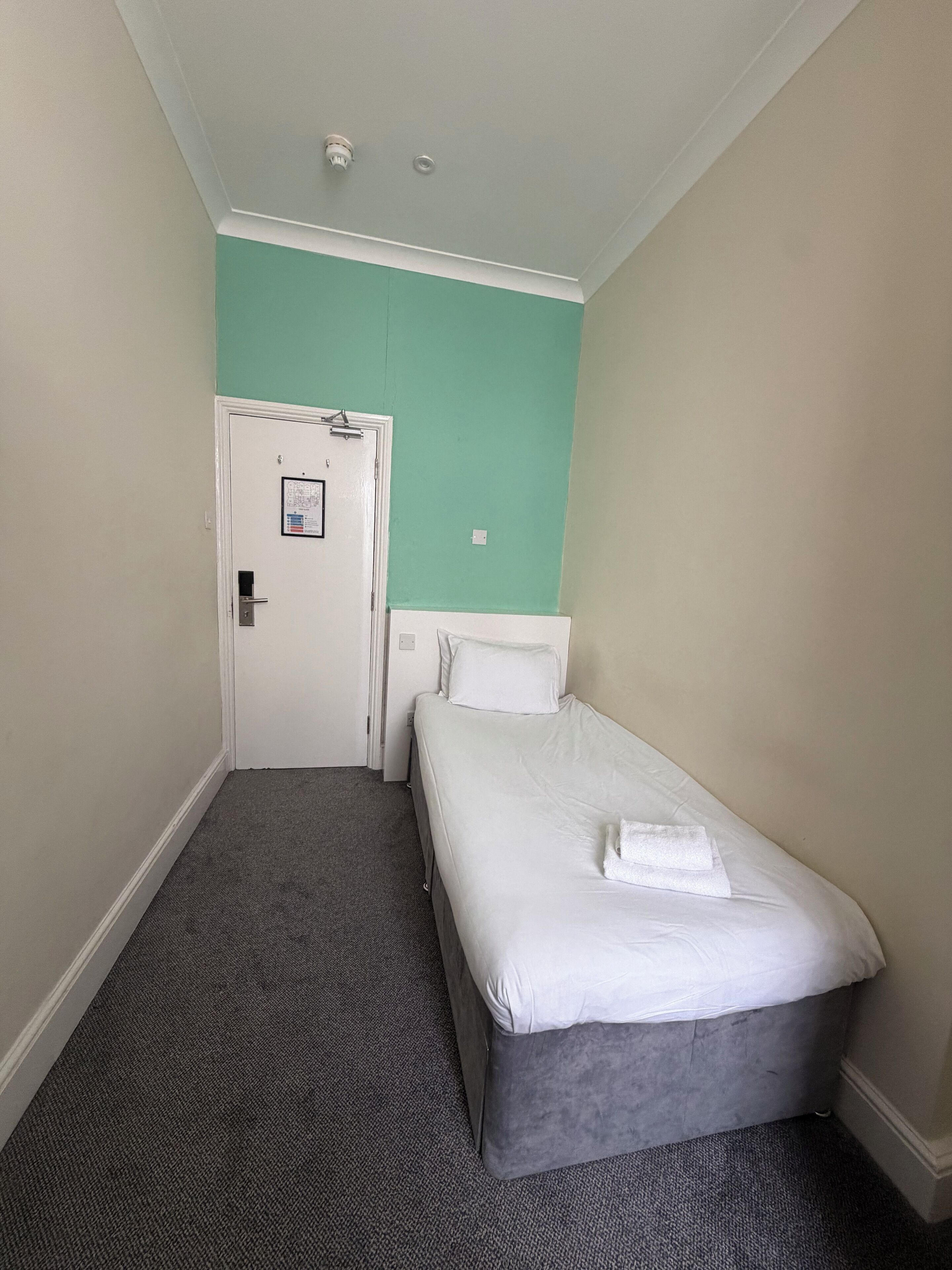 Standard Single Room | In-room safe, iron/ironing board, travel crib, free WiFi