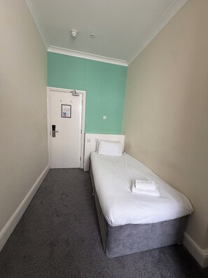 Standard Single Room | In-room safe, iron/ironing board, travel cot, free WiFi - The Brighton Hotel (Brighton)