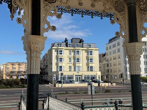 Front of property - The Brighton Hotel (Brighton)
