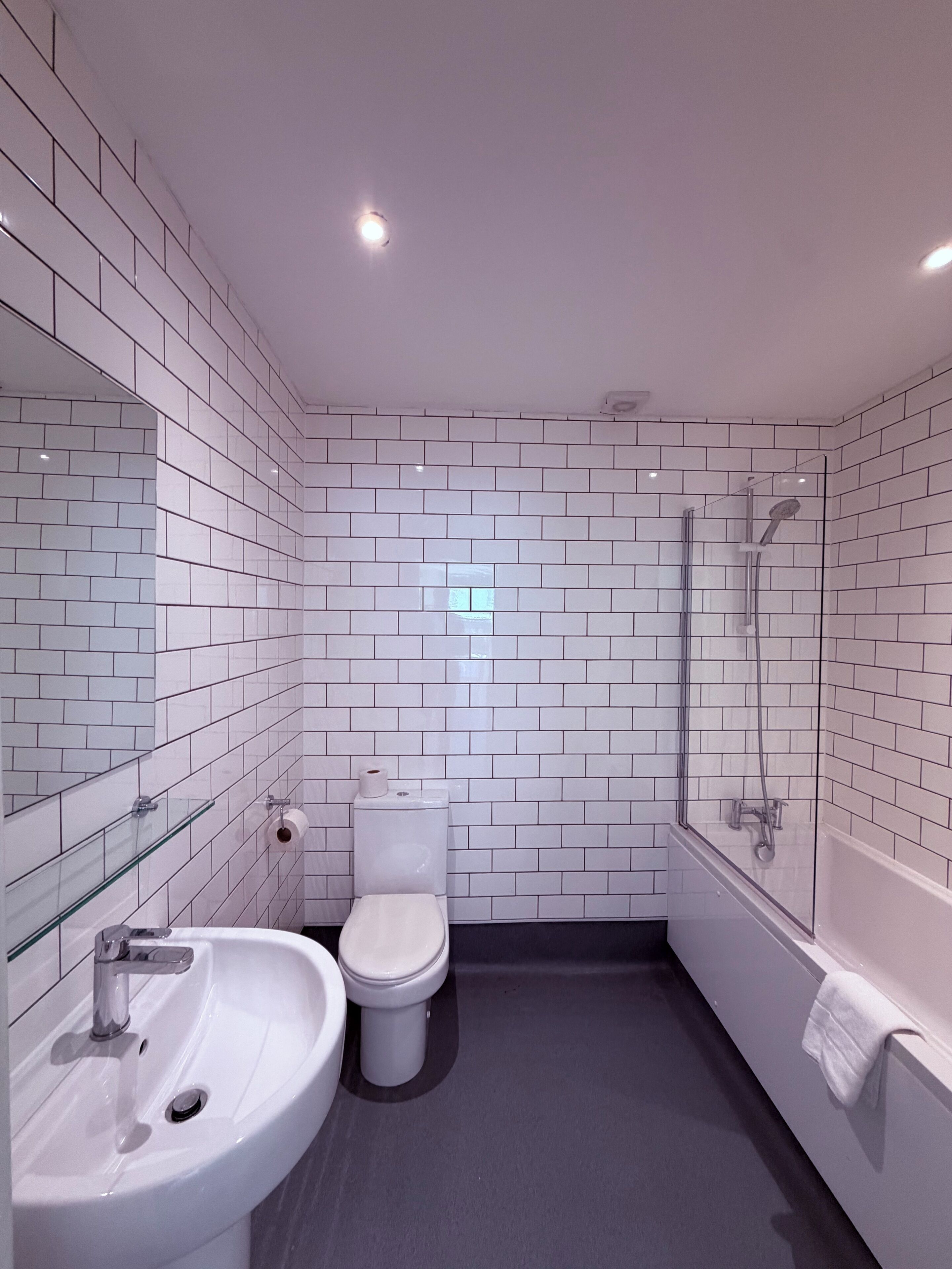 Rainfall showerhead, free toiletries, hair dryer (on request), towels