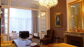 1 bedroom, in-room safe, soundproofing, free WiFi