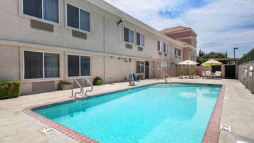 Seasonal outdoor pool, open 10:00 AM to 10:00 PM, sun loungers