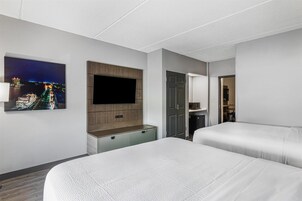 Suite, 2 Queen Beds, Non Smoking (with Sofabed)