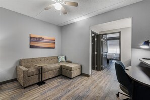 Suite, 1 cama King size, para no fumadores (with Sofabed) | 1 habitación y ropa de cama de alta calidad 