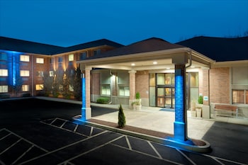 Holiday Inn Express and Suites by IHG