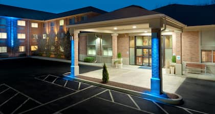 Holiday Inn Express and Suites, an IHG Hotel