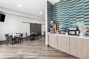 Free daily buffet breakfast - Brentwood Suites Nashville, an Ascend Collection Hotel (Brentwood)