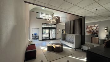 Coin salon dans le hall
