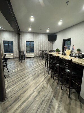 Bar (on property) - Brentwood Suites Nashville, an Ascend Collection Hotel (Brentwood)