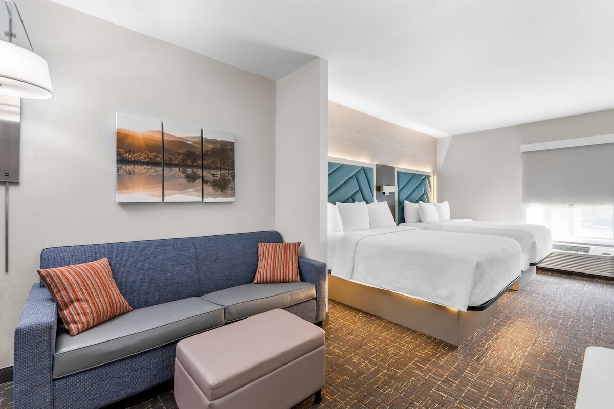 Suite, 2 Queen Beds with Sofa bed, Non Smoking