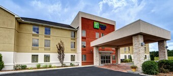 Holiday Inn Express & Suites Crossville by IHG