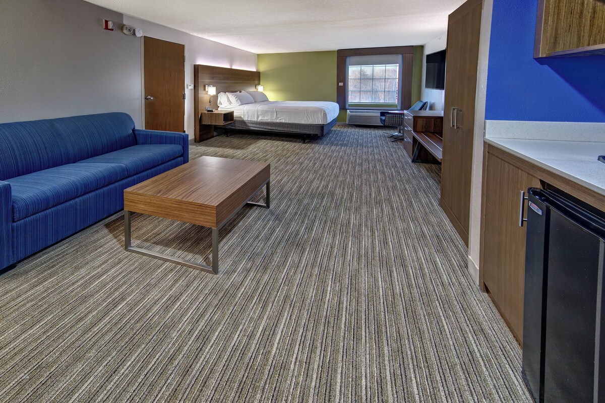 Suite, 1 très grand lit, accessible aux personnes à mobilité réduite (Mobility, Accessible Tub) | Literie de qualité, coffre-fort pour ordinateur portable, bureau
