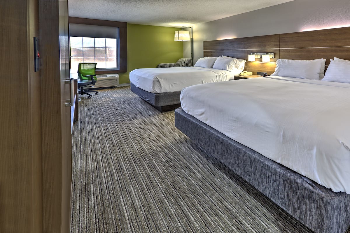 Premium bedding, in-room safe, desk, blackout drapes