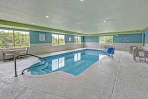 Una piscina cubierta