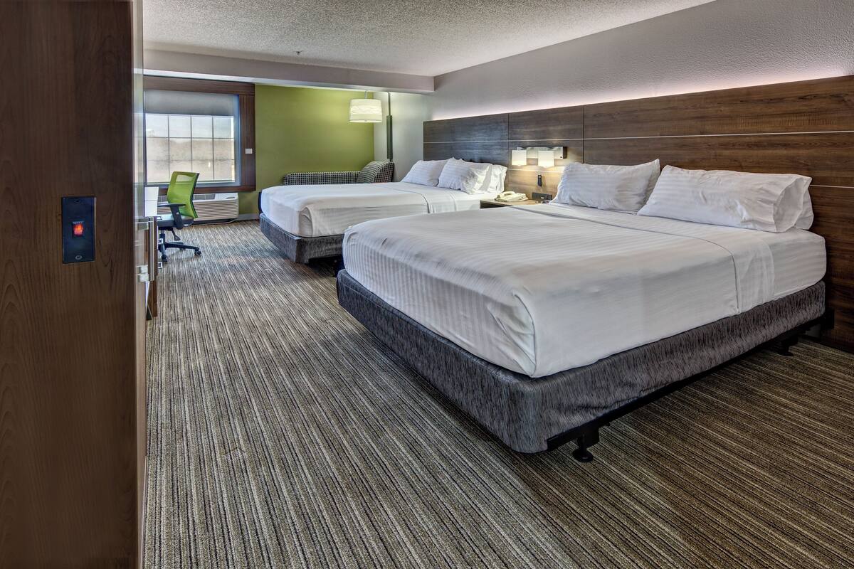 premium bedding, in-room safe, desk, blackout curtains