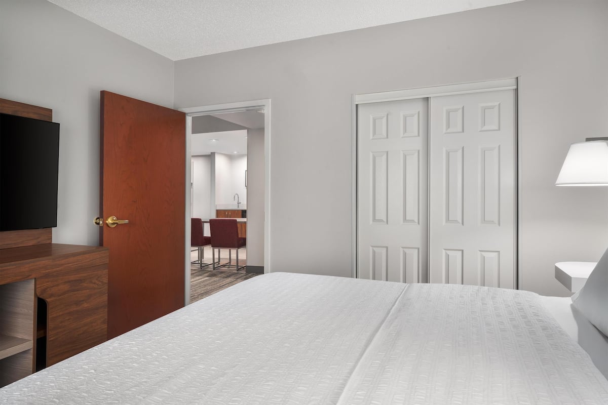 Suite, One King Bed, Non-Smoking