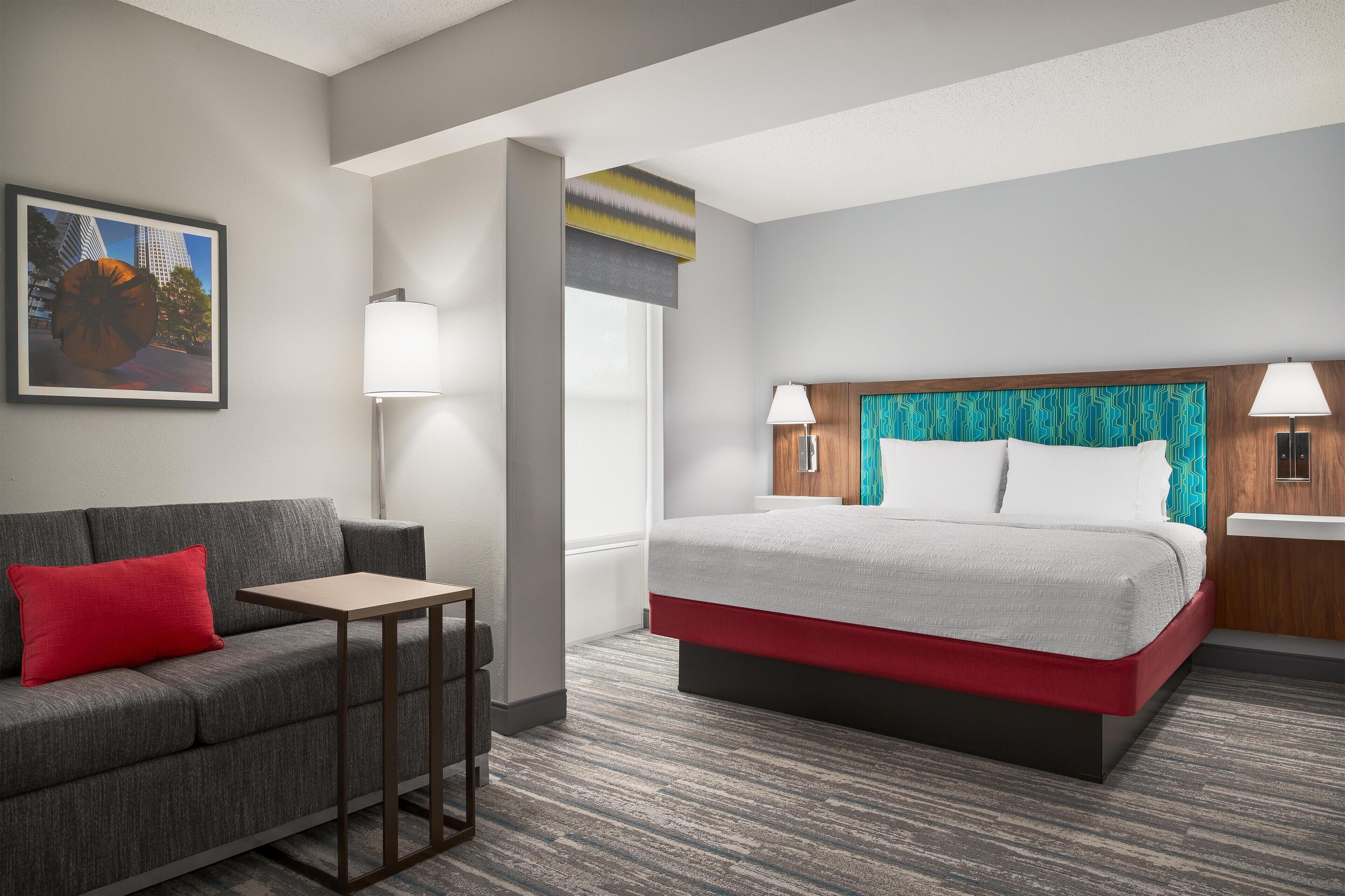 一張特大床非吸煙區連水力按摩池客房 | 高級寢具、羽絨被、書桌、筆電工作空間