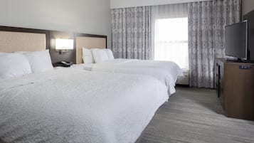 Kaliteli yatak takımı, masa, dizüstü bilgisayar çalışma alanı