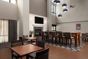 Restaurant - Hampton Inn & Suites Concord/Charlotte (Concord)